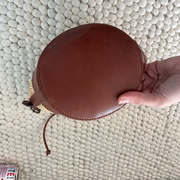 SEZANE MINI FARROW RAPHIA BUCKET BAG - Picture 7 of 8